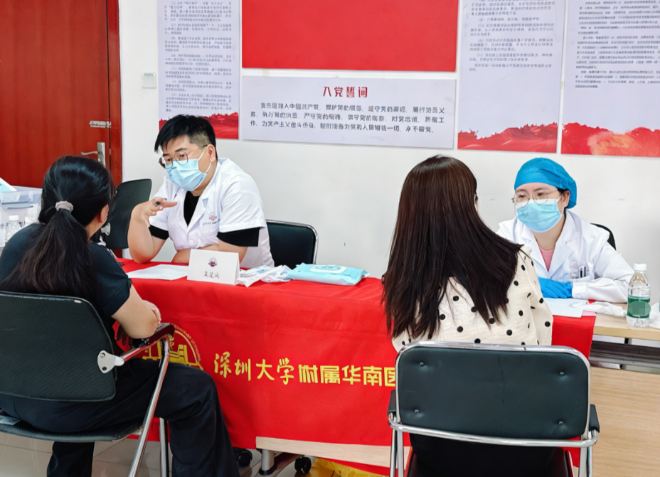 党旗领航 健康到家：深大华南医院百场党员义诊打造流动“健康集市”
