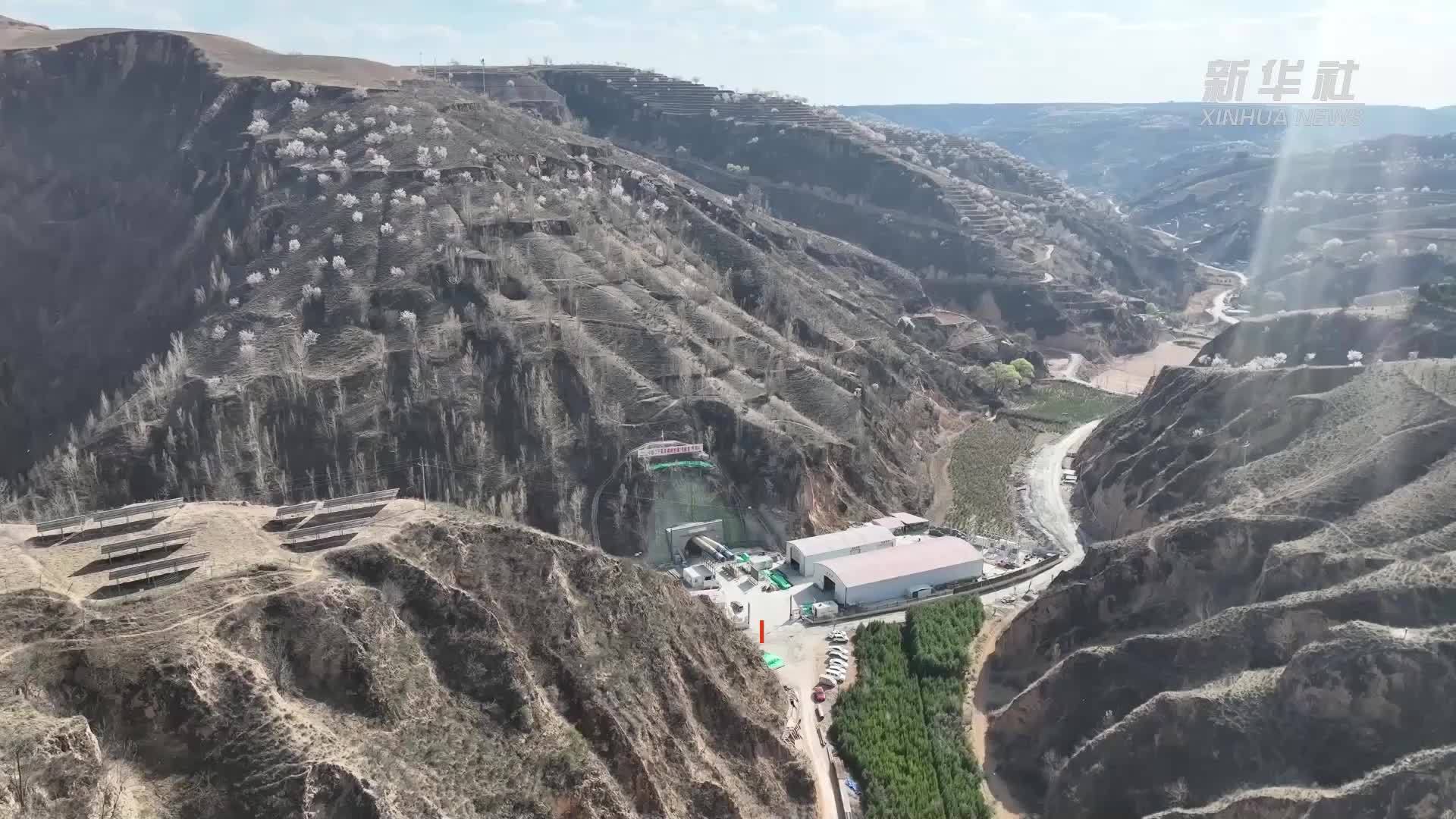 陕西延榆高铁最长隧道掘进过半