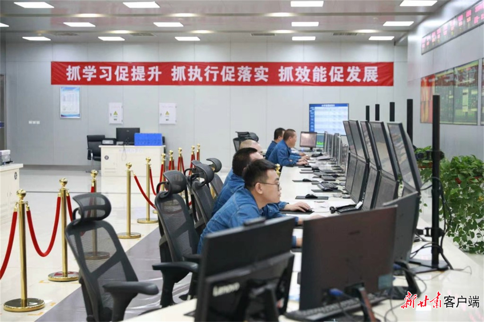 靖煤（白银）热电集控室