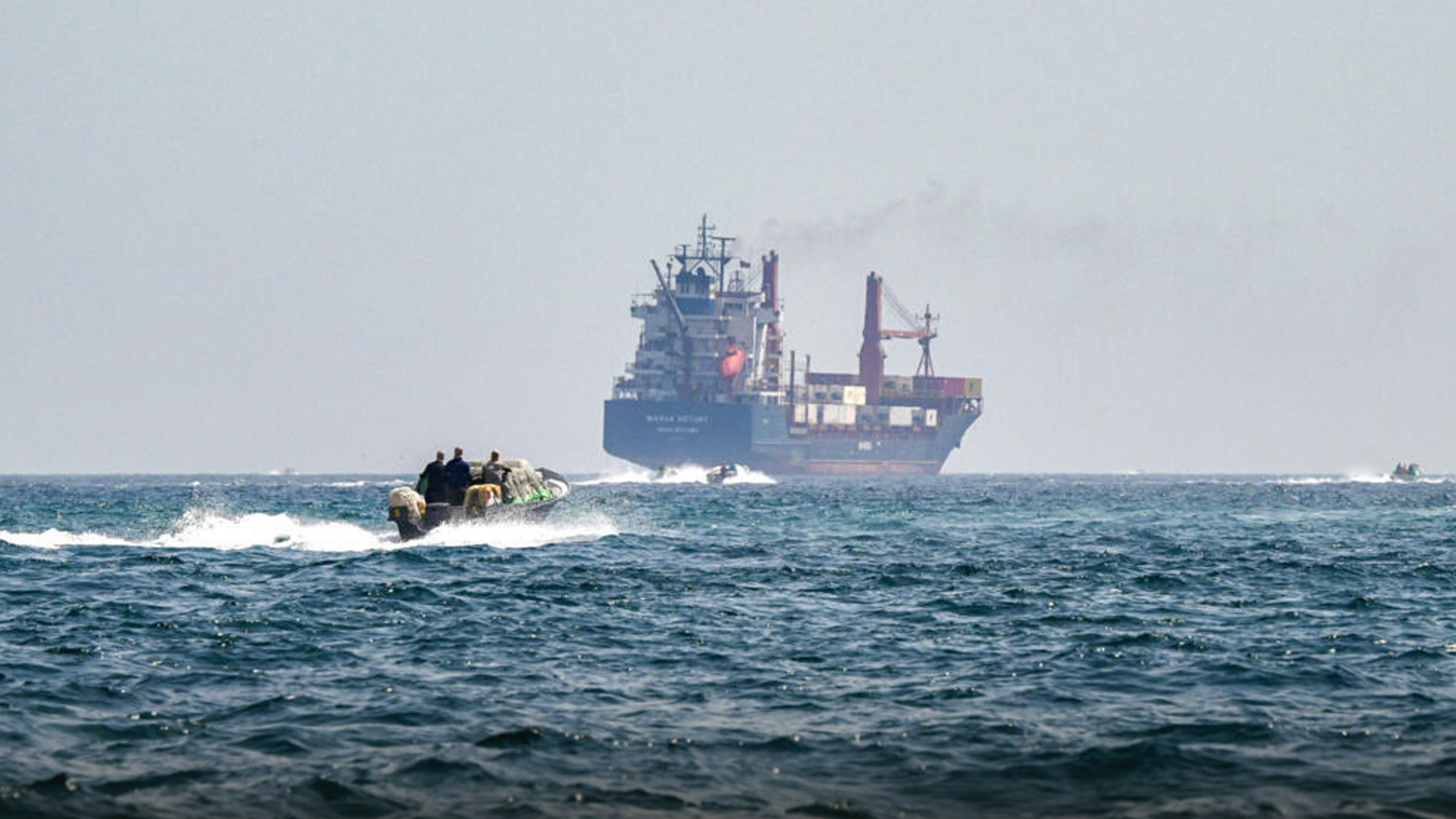 伊朗批准征收海峡通行费 禁美国与以色列船只通过