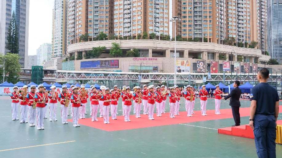 少警乐团演奏表演