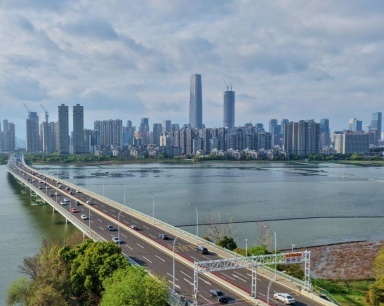 云开雨霁 武汉展露“天空之镜”