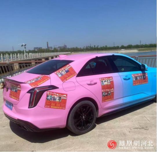 最初的车上贴了12名走失儿童的信息 图片由刘月鹏提供