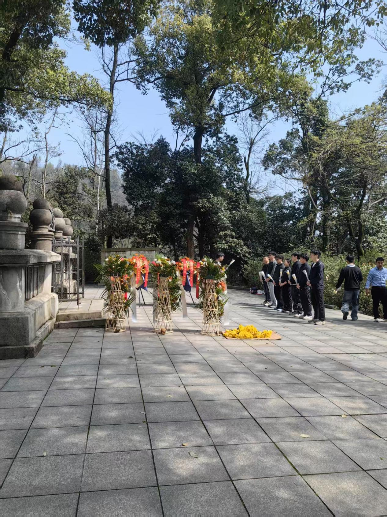 清明岳麓寄哀思 长沙青年缅怀黄兴先生