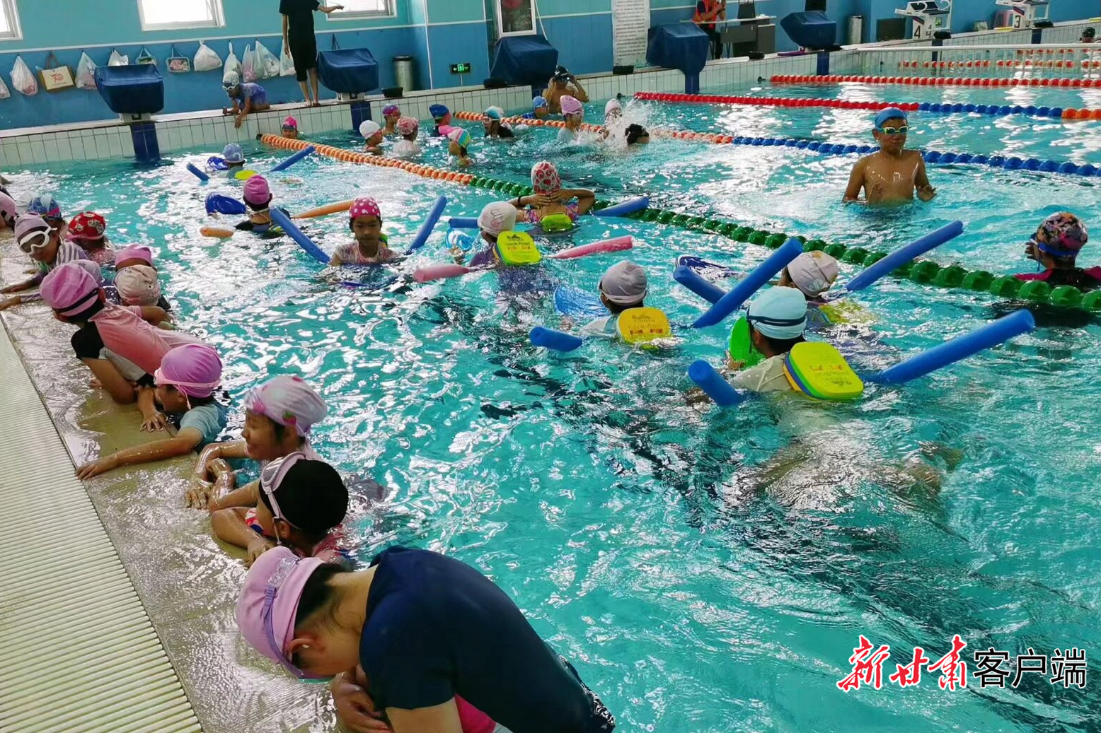 四年级学生在游泳馆训练（文中图片均由受访者提供）