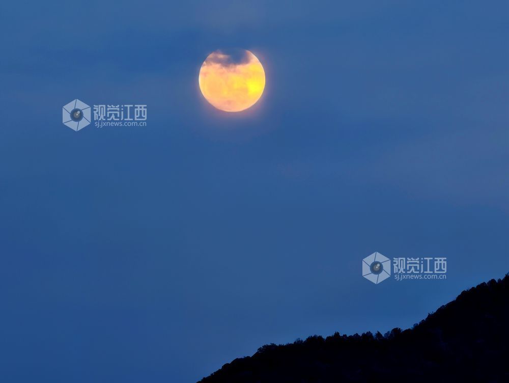 江西分宜：皓月映湖面 夜色漾清辉（图）