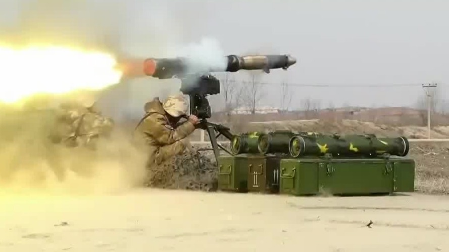 朝韩同步亮剑：朝鲜强化战略威慑，韩国军工出海，半岛军备竞赛白热化