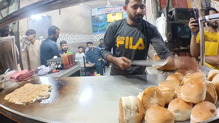 巴基斯坦手速最快的男人，一天卖2000个汉堡