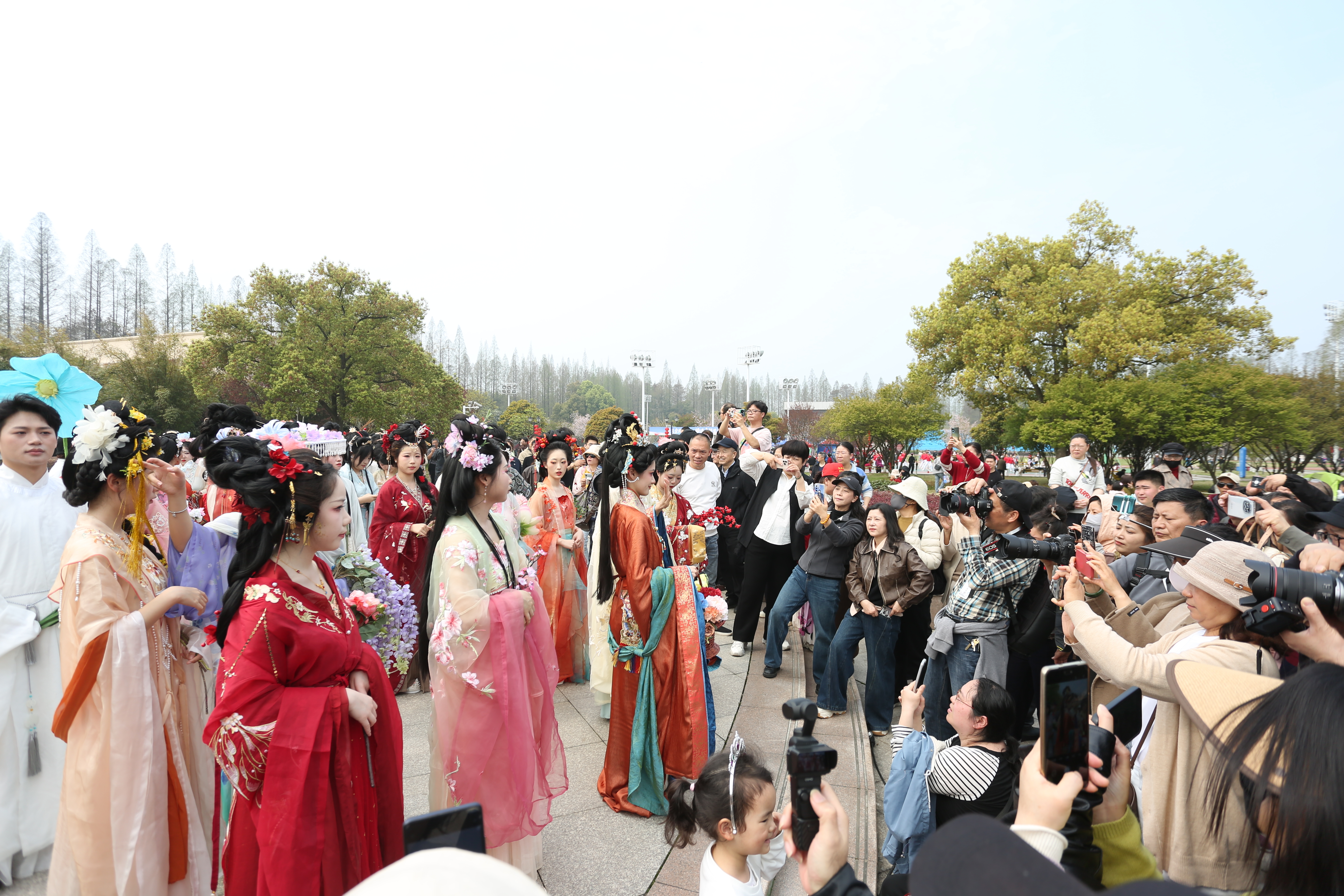 潜江这场花朝盛宴火出圈！