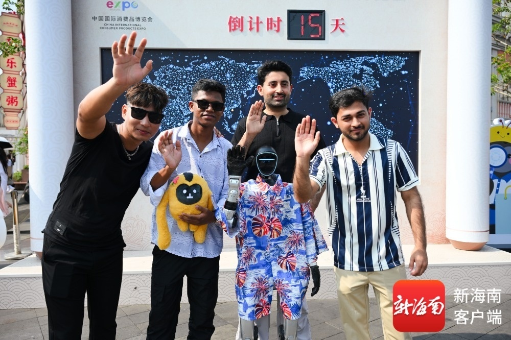 海南旅游国际推荐官开展在线下推广活动。记者 李厚青 摄