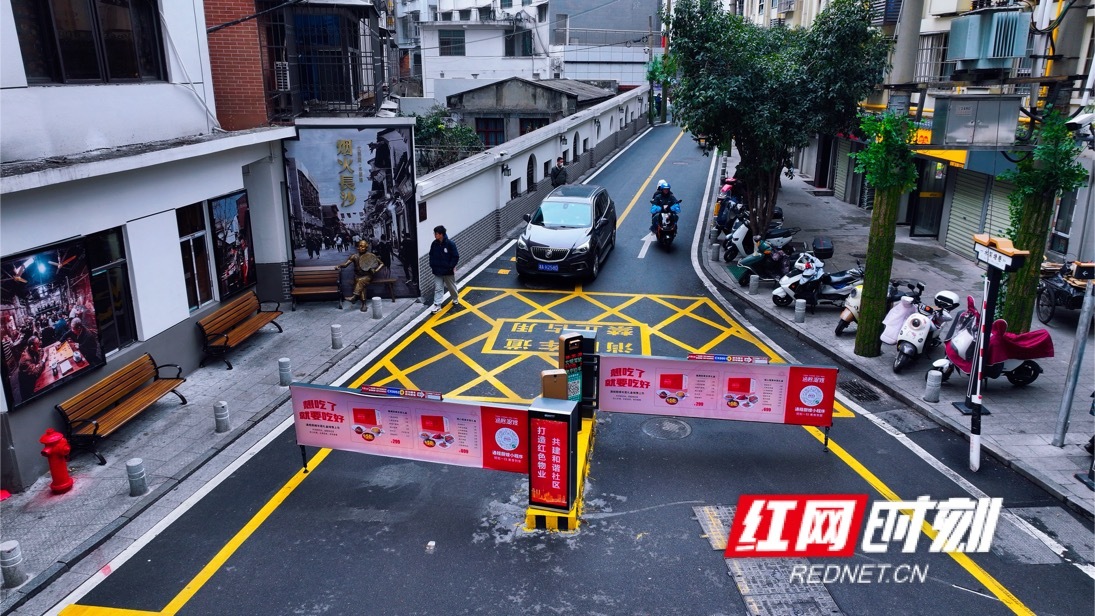 社区抓住老旧小区改造的契机,为公共空间“腾地”。