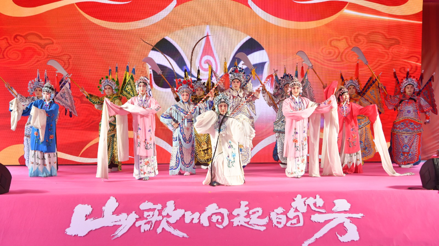 精彩的《东河戏韵》拉开活动序幕。