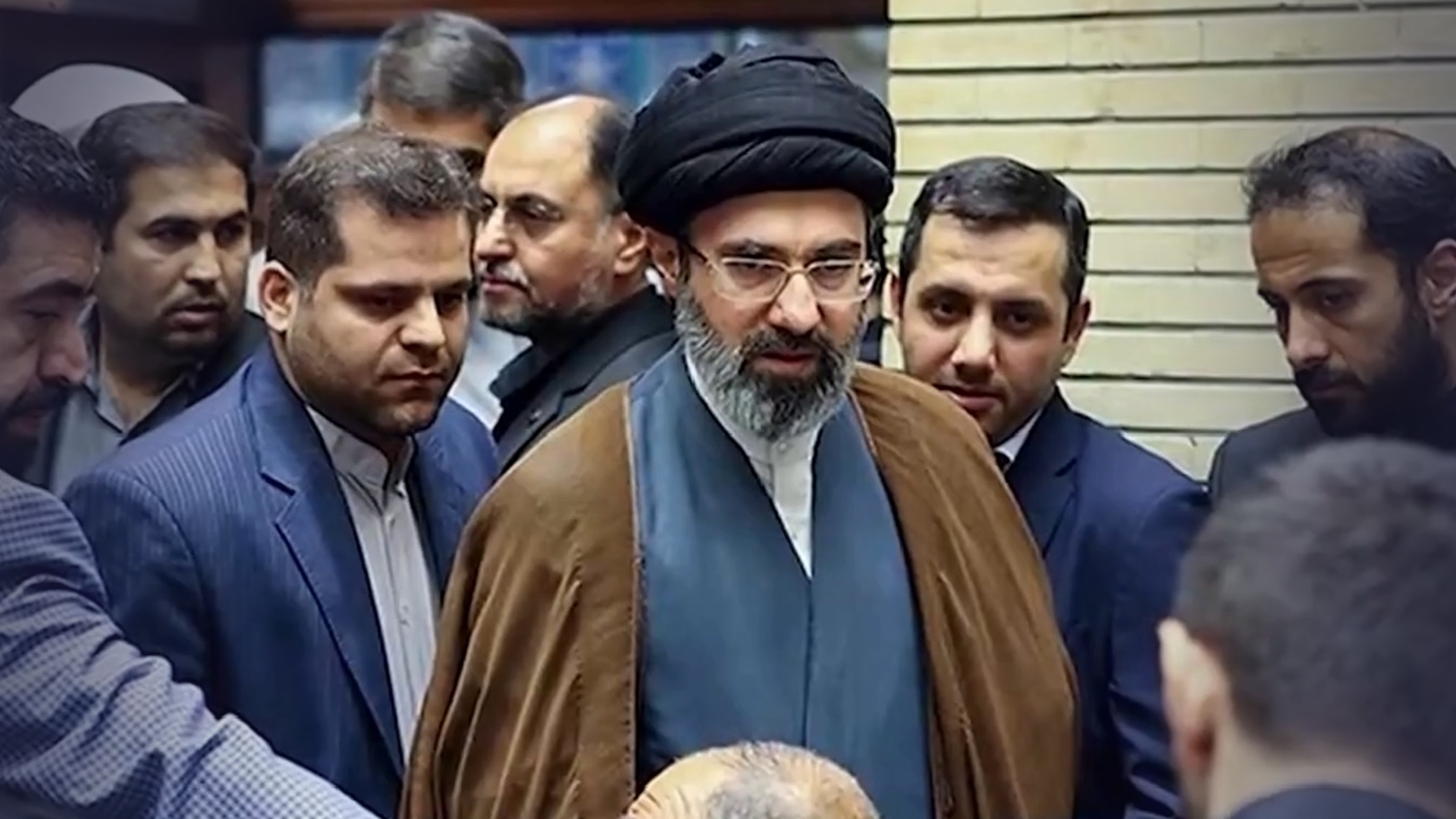 伊朗最高领袖发文悼念革命卫队海军司令，表示此次事件将强化伊朗海上力量，并将使抵抗之路比以往更加坚定、更加有力