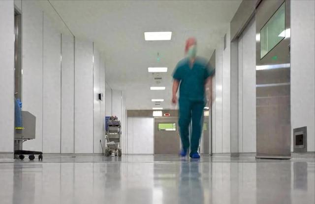 23岁女子头痛就医,1小时后牺牲,找到病因时医师气得只念念骂东谈主