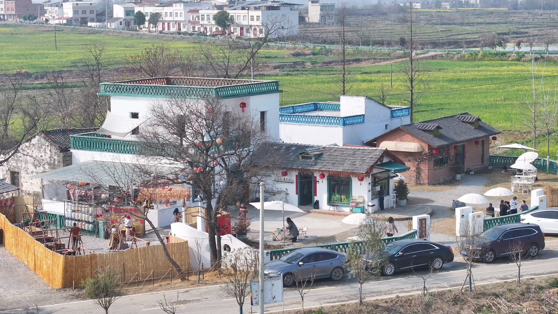 营业中的杜场拾光咖啡馆