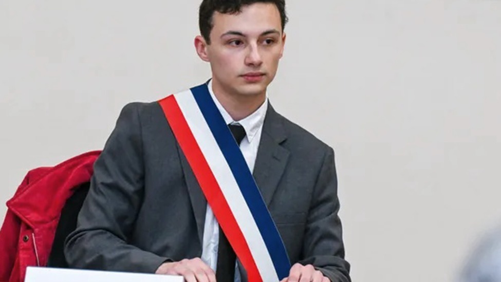 法国19岁少年当选“最年轻的镇长”，仅以5票的微弱优势击败对手