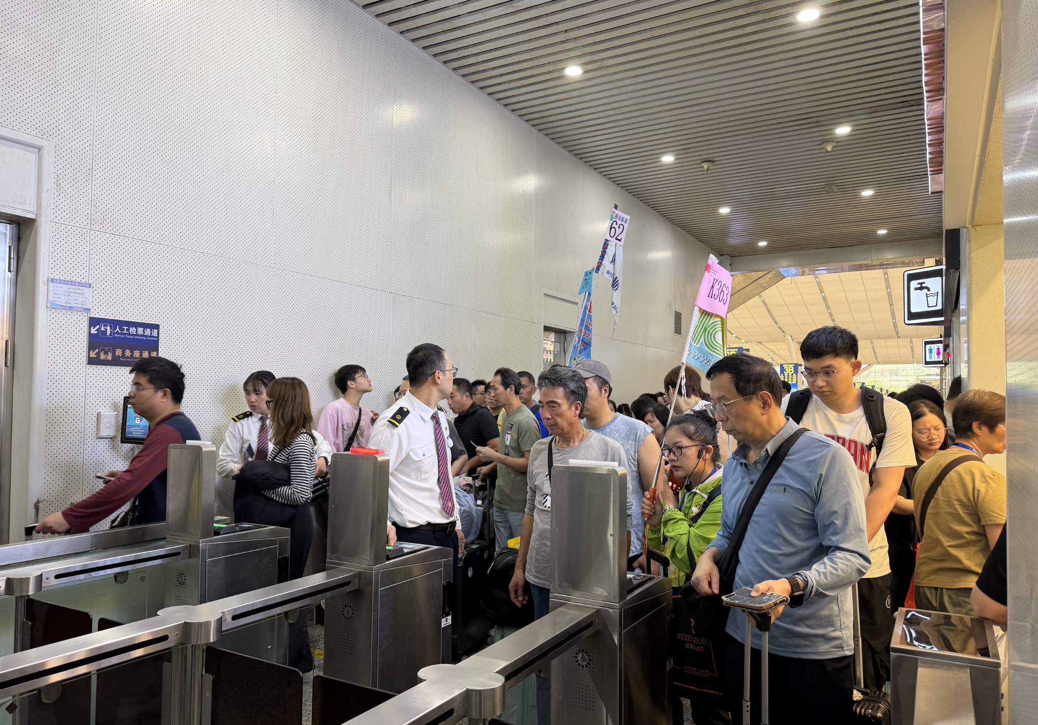 湾区高铁旅游专列今日首开 2400名香港旅客畅游祖国大好河山