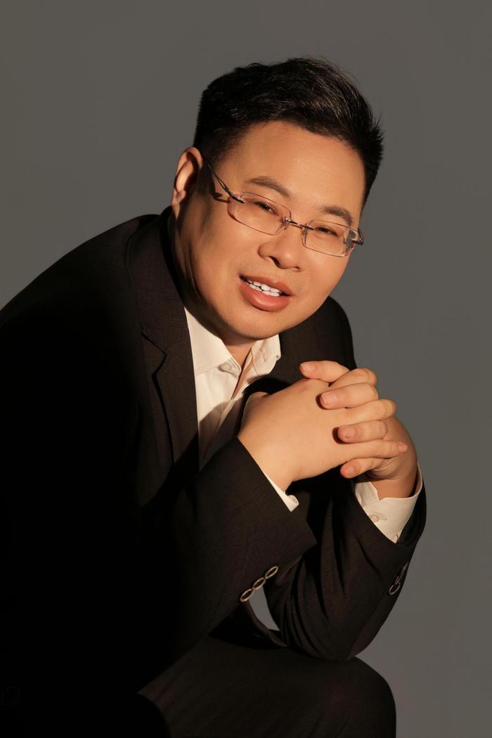 中华优秀传统文化践行者、著名文化学者、创意龙书创始人张龙