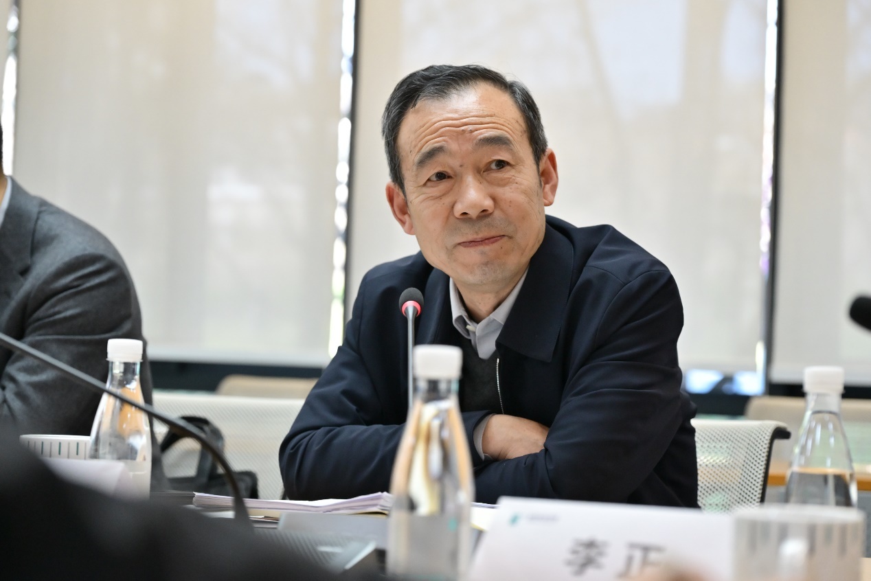 （图三）年检专家组组长闵小平发言