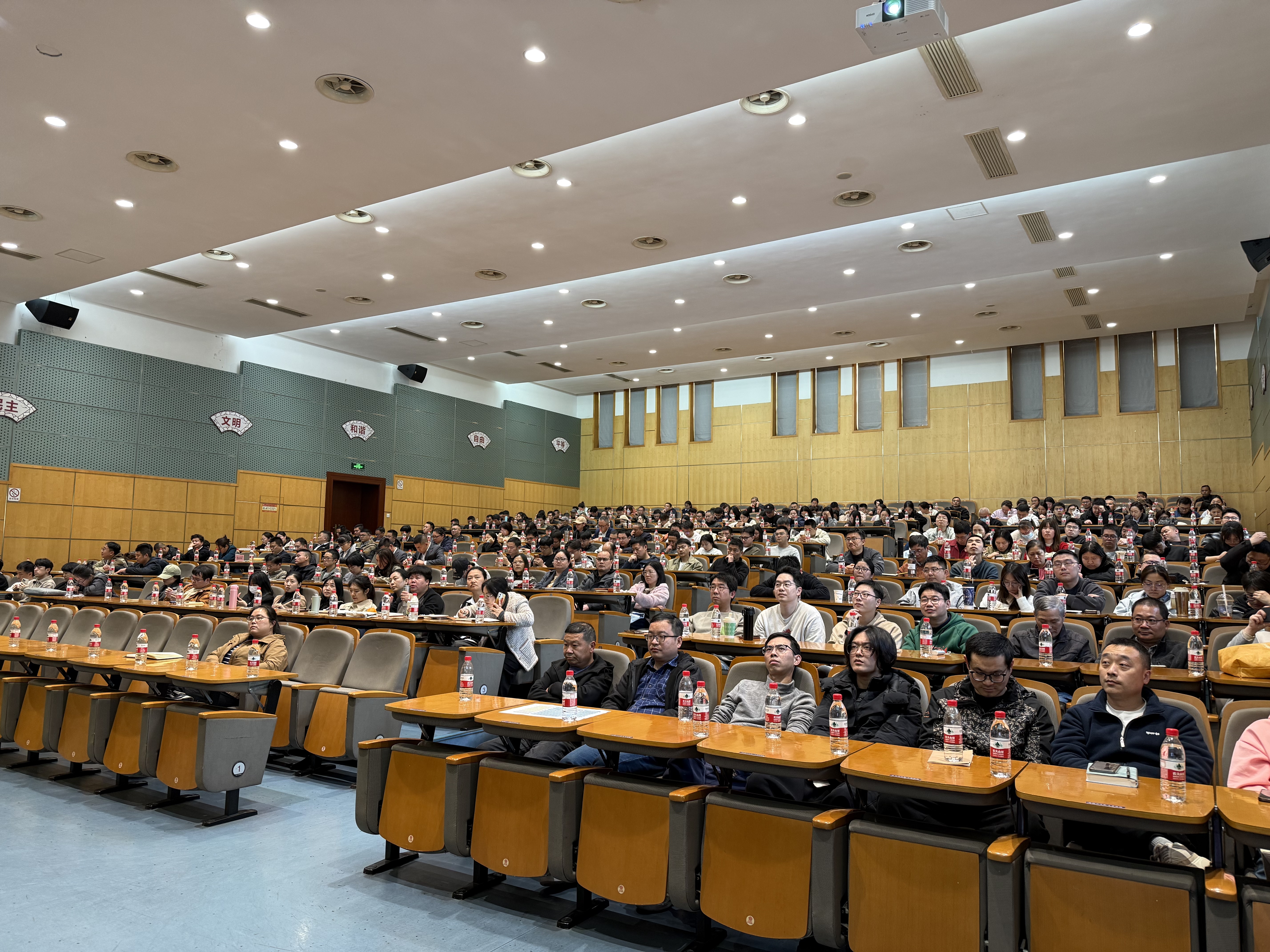 鄞州区召开全品类智能箱建设工作培训会议,助力提升基层便民服务效能