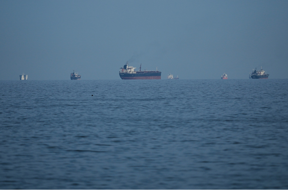 伊朗议会批准对霍尔木兹海峡征收通行费的法案 需以伊朗本币支付