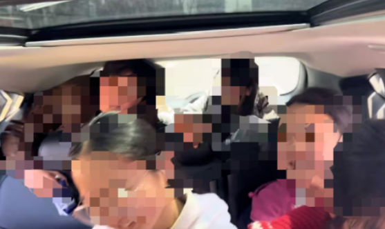 阜阳一辆五座车硬塞10人还拍视频晒网上，司机驾照被记12分