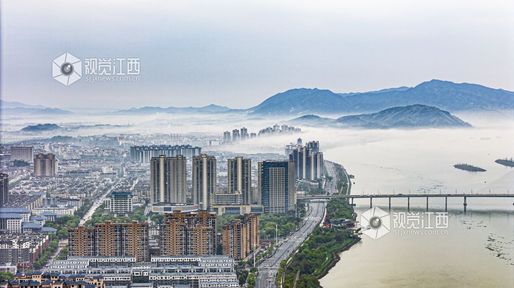 暴雨过后，吉水清晨天朗气清，经雨水冲刷后的景致洁净透亮，天地间澄澈如新，处处彰显着雨后的清新与生机，构成一幅雅致的清晨图景。