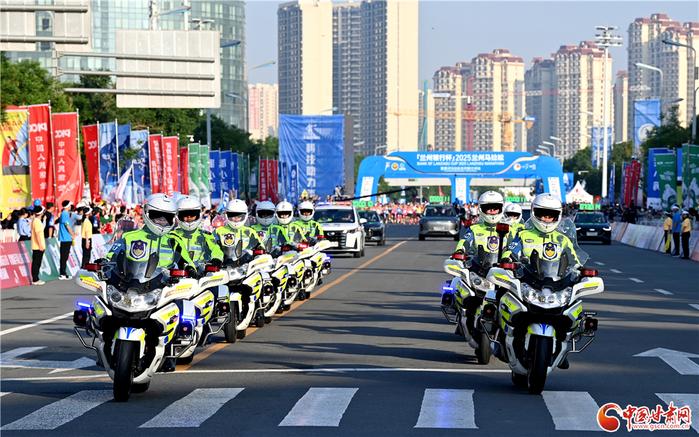 资料图：兰州交警保障“兰马”