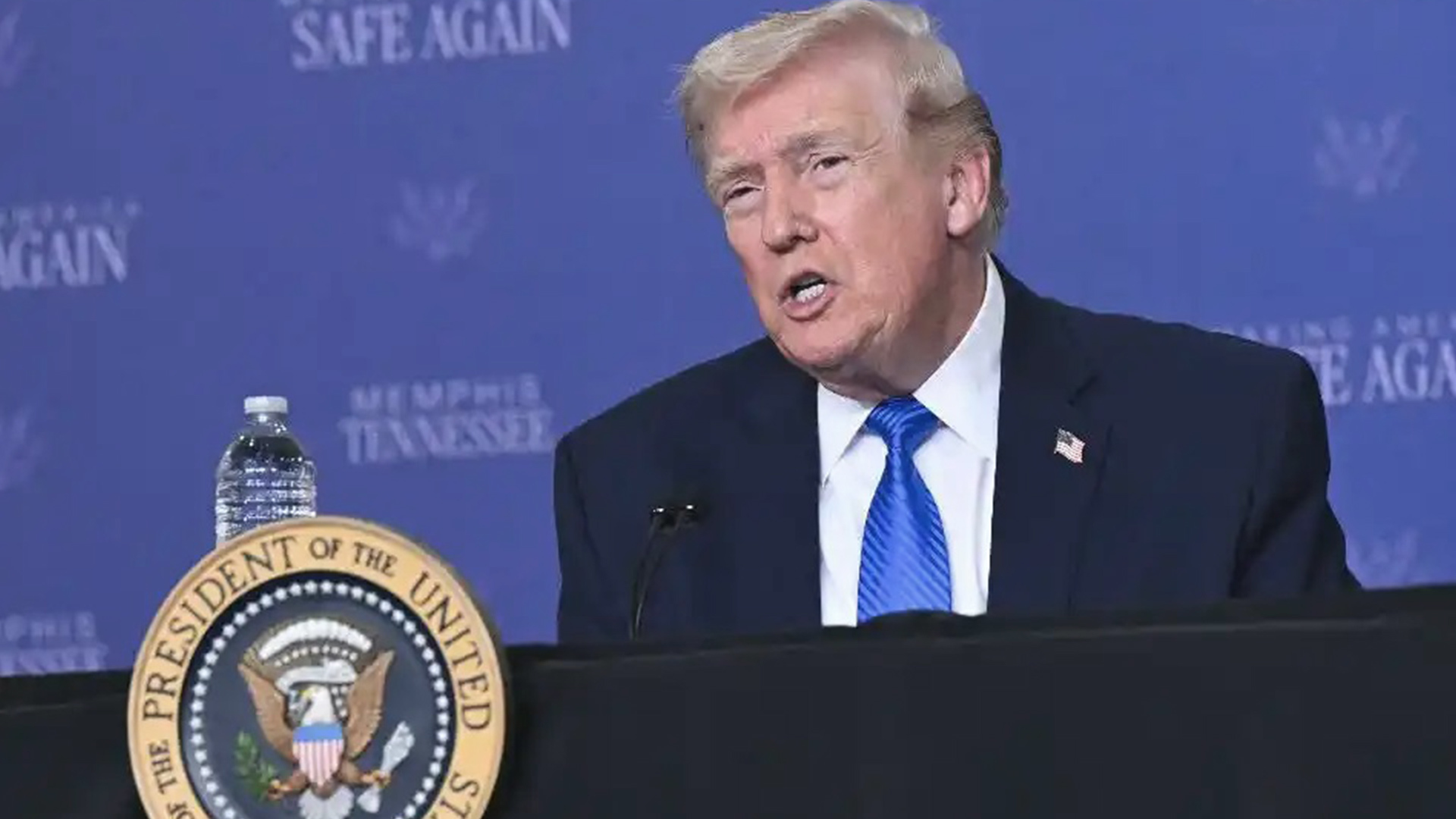 特朗普：若达不成协议，将“彻底摧毁伊朗所有发电厂、油井及哈尔克岛”