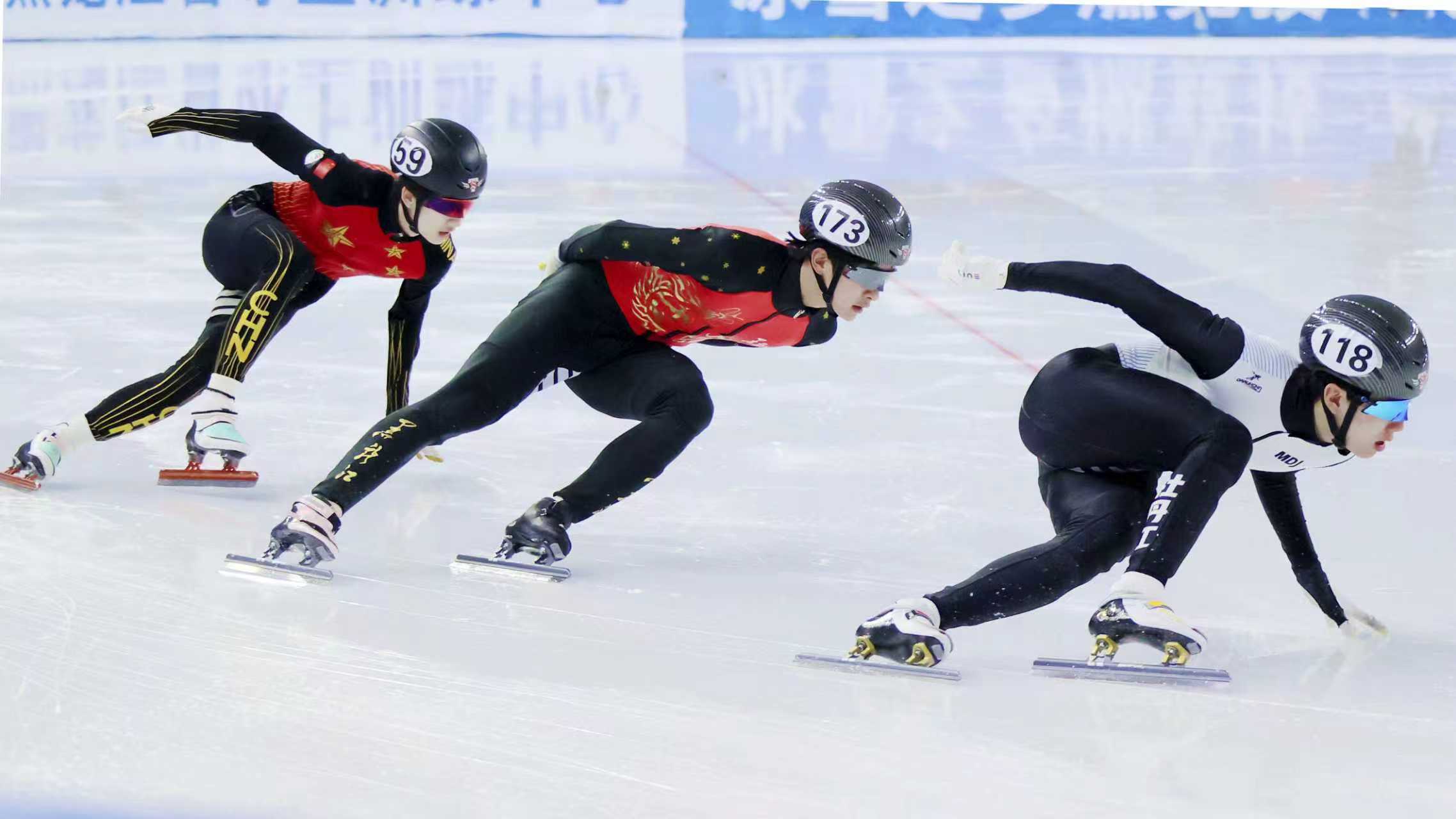 黑龙江省十六运会短道速滑项目开赛 各地市200余名青少年参赛