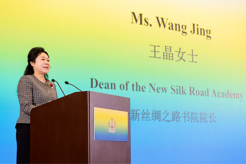 （图为新丝绸之路书院院长王晶）
