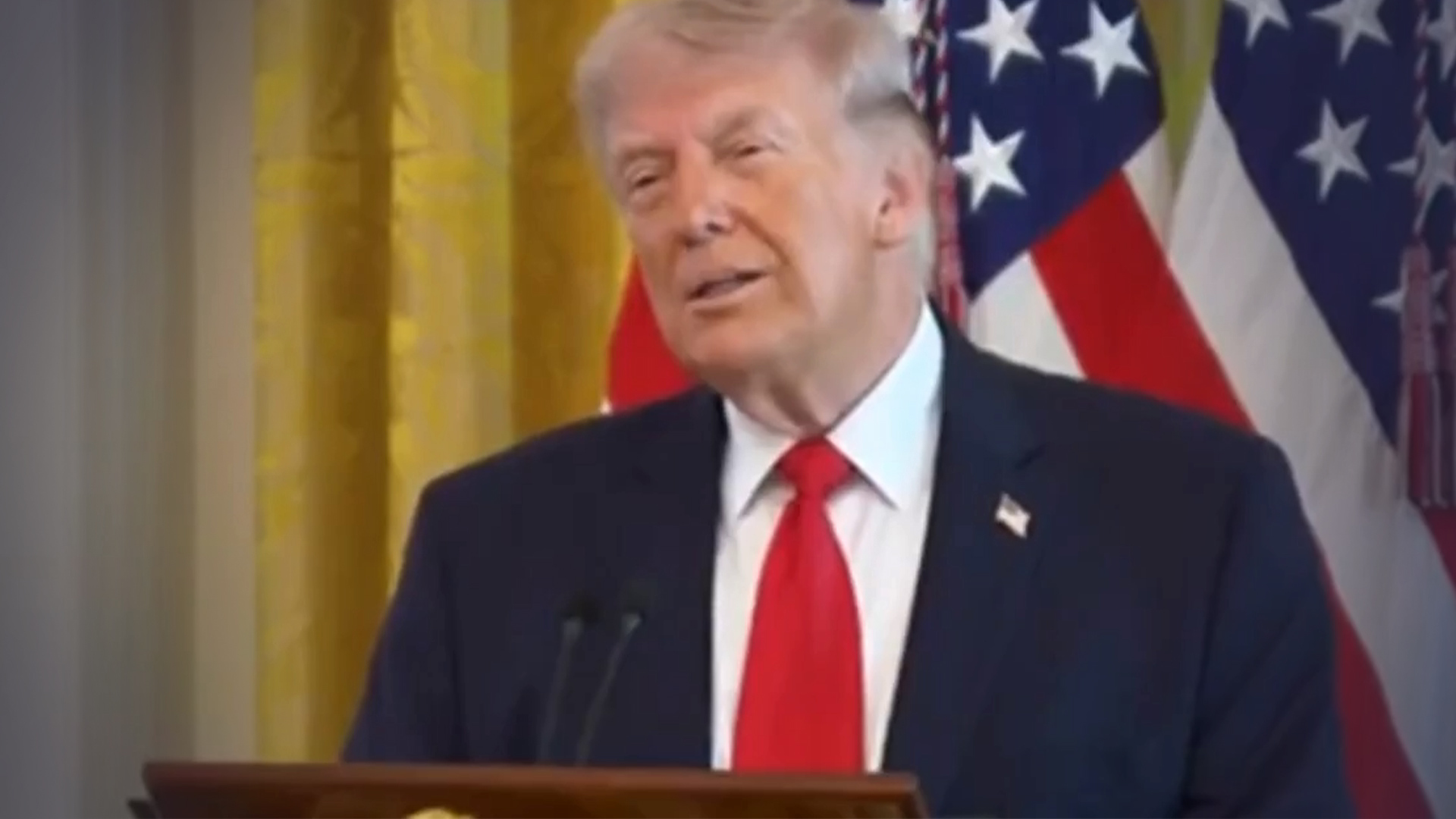 特朗普再次嘲讽马克龙，“他妻子对他非常不好”