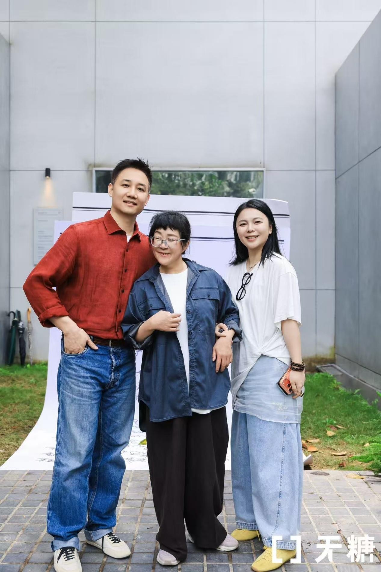 无糖三周年在深圳启幕：携手余秀华共写《BE A POEM》，以艺术联名重申极简初心