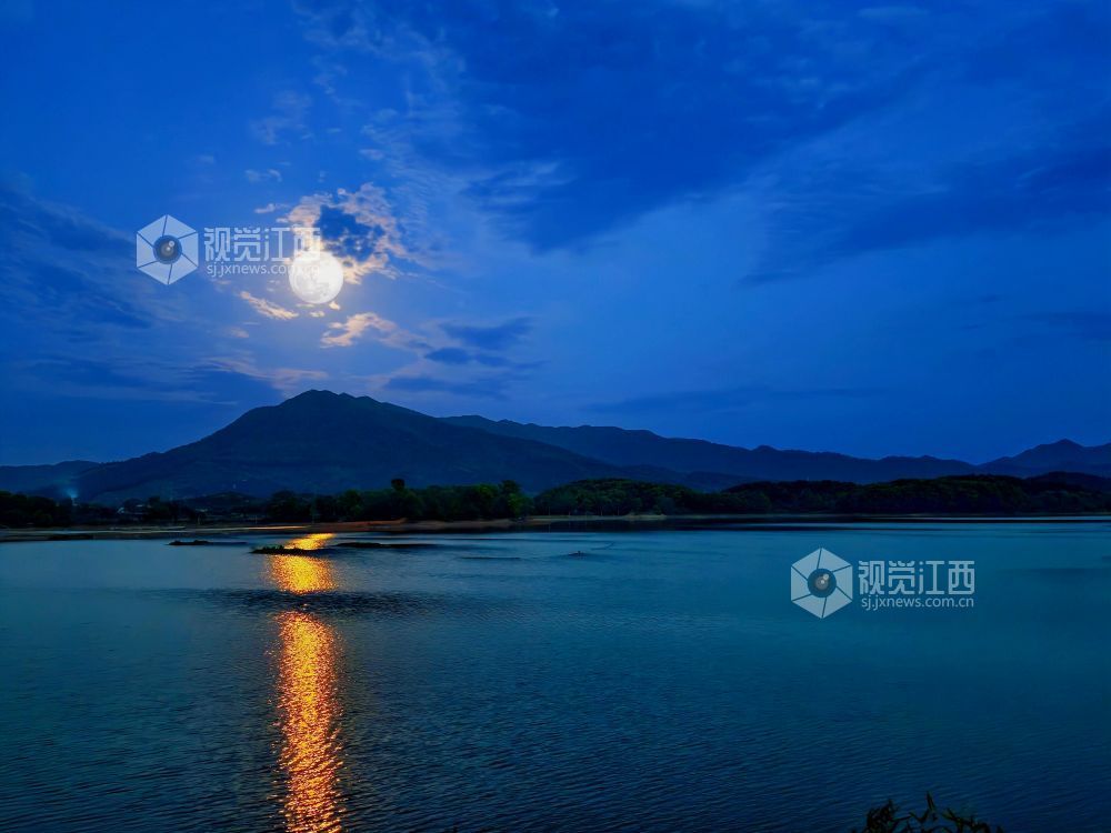 江西分宜：皓月映湖面 夜色漾清辉（图）