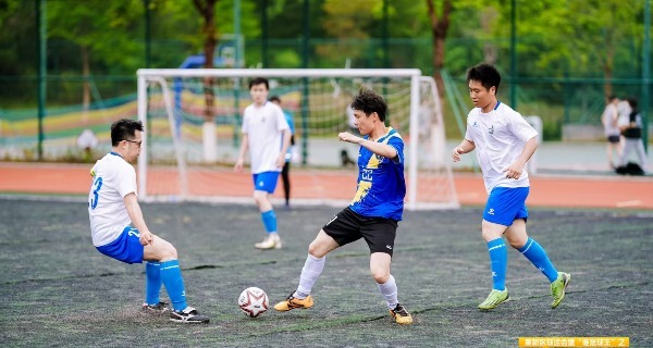 科技开球点燃高新 全民参与共筑绿茵,“唐超”八人制足球联赛开幕