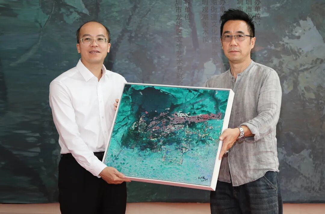 作品捐赠及颁发证书仪式