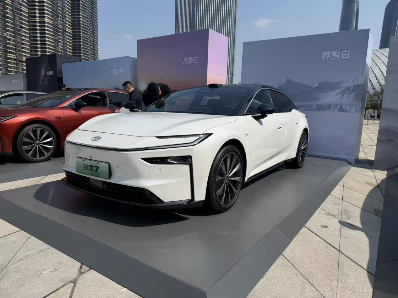 图片来源：凤凰网财经/摄