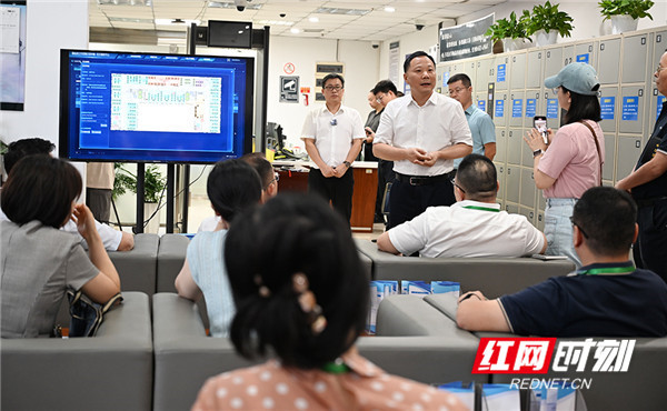 8月8日,湖南省公共资源交易中心举办“机器管招投标”系统公众开放日。.jpg