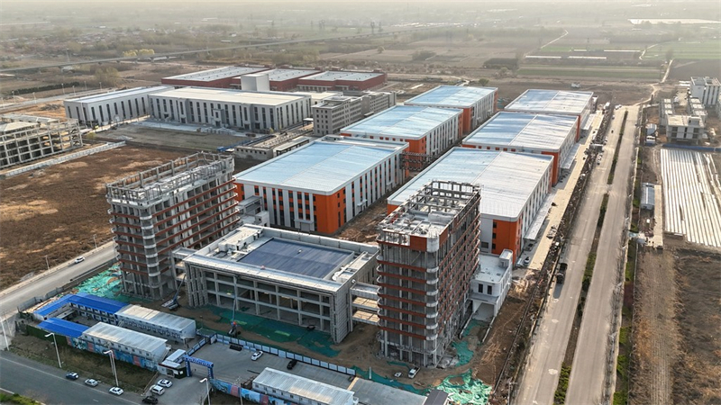 4月1日航拍的正在建设中的京联科教智慧产业园项目。