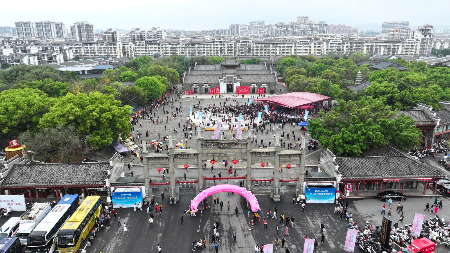 图为开幕式现场。