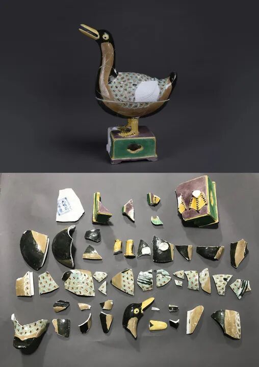 国家一级文物明成化素三彩鸭形香熏的修复前后对比图。(受访单位供图)