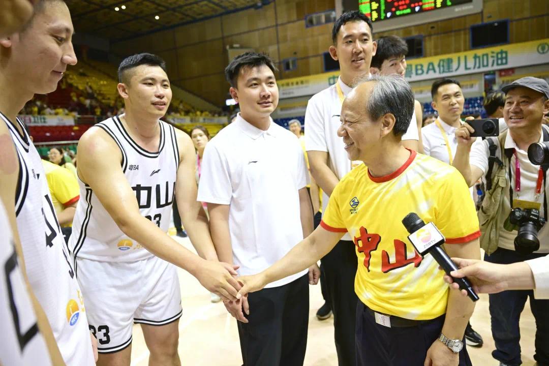 粤BA第二轮中山主场首战告捷 郭文海尹念红到场助威鼓劲