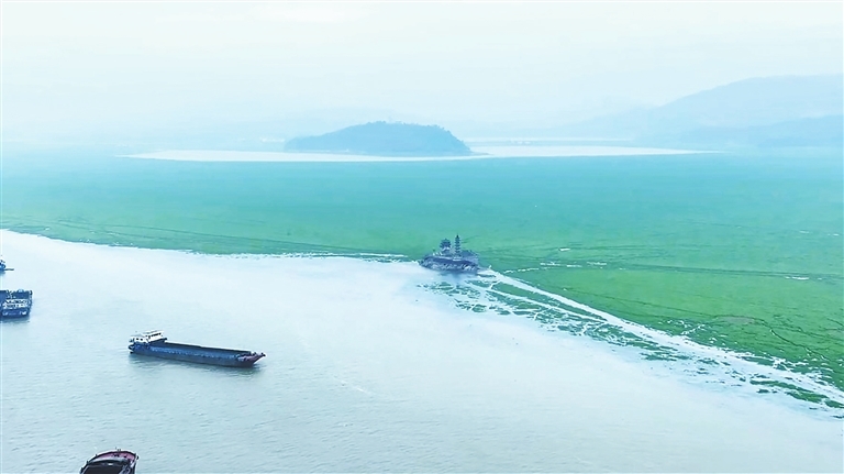 鄱阳湖星子站水位突破12米大关 告别枯水期(图)