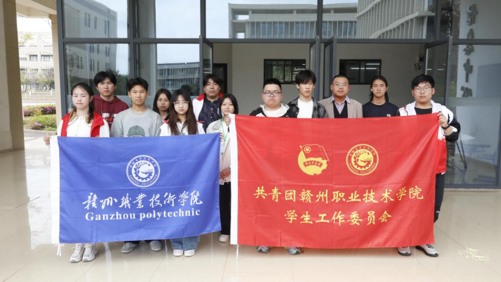 赣州职业技术学院举行学雷锋电脑义修活动