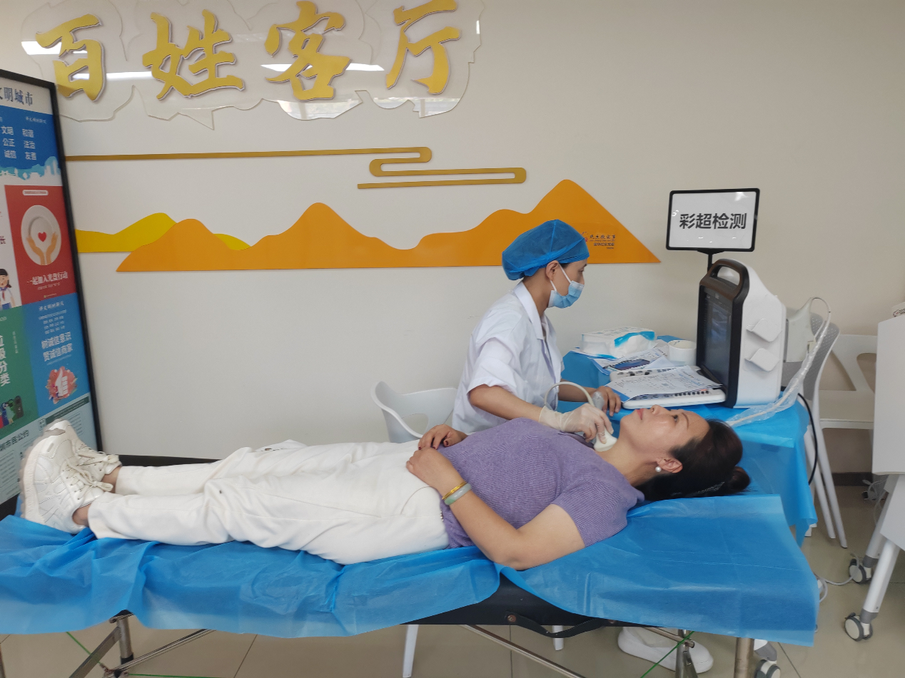 颈动脉彩超检测现场