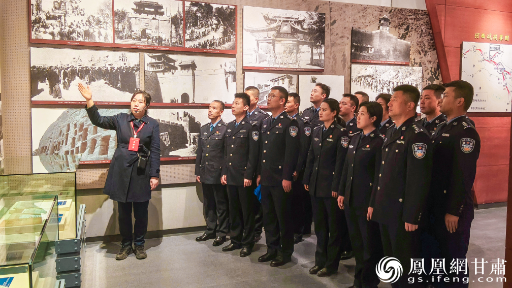 兰州边检站党员民警参观兰州战役纪念馆，接受红色革命精神洗礼。
