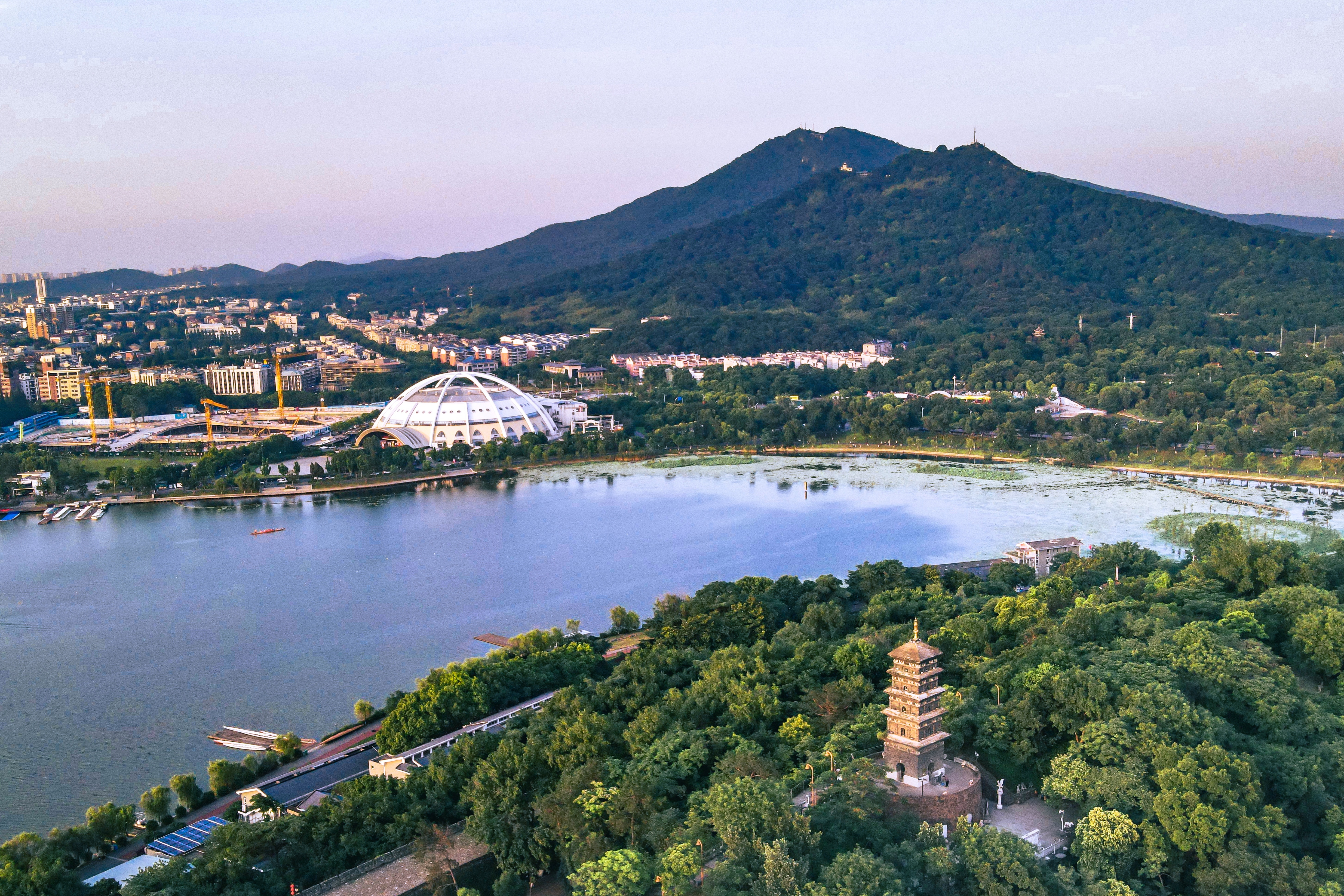 “春假大军”涌入南京：一座城市的诚意与定力