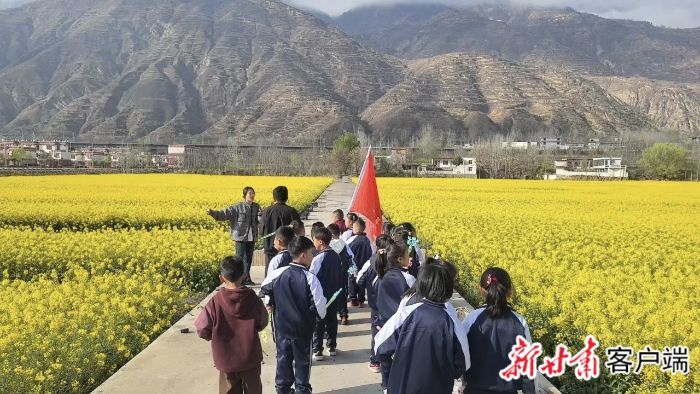 学生春游　陇南市教育局供图