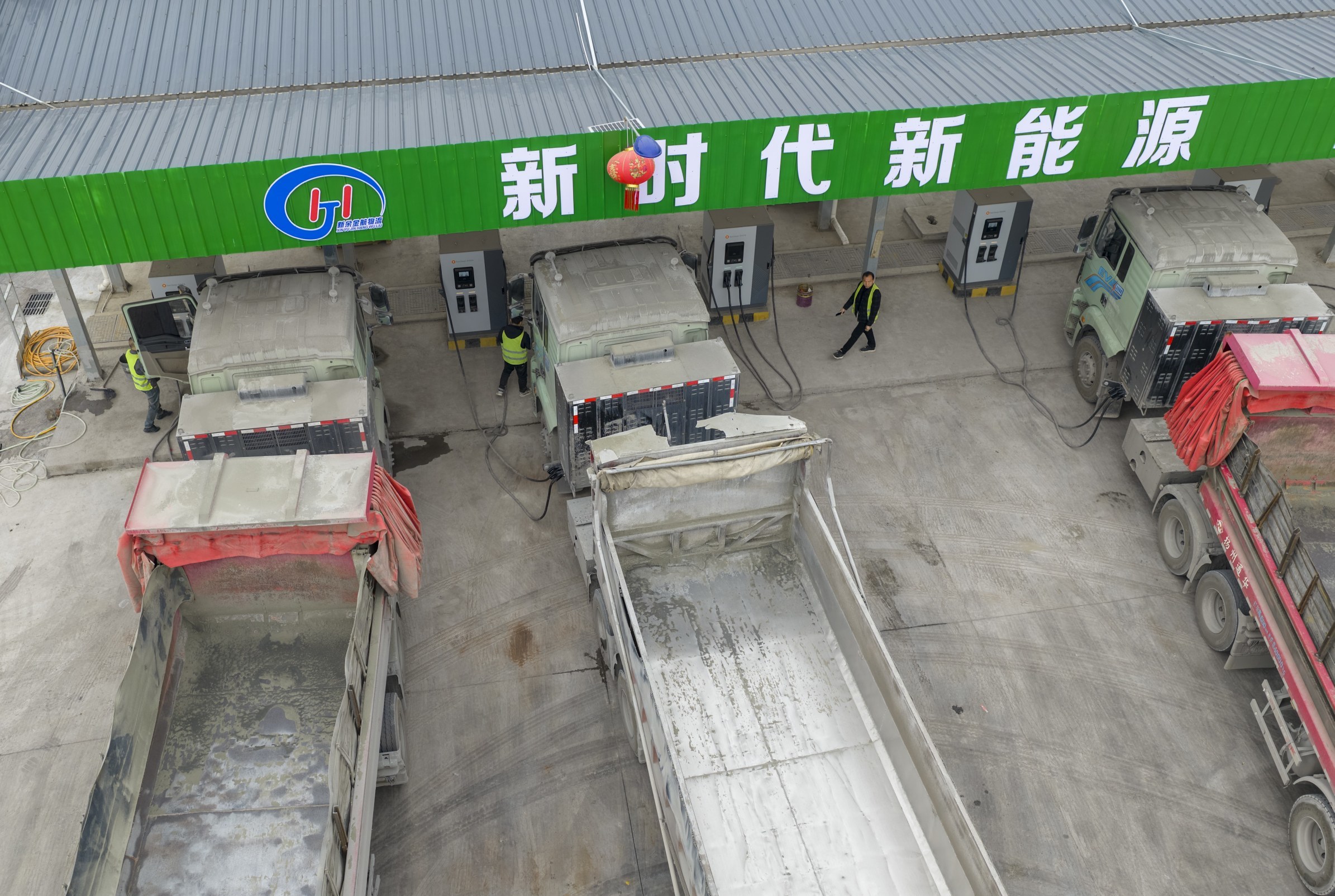 渝水水北镇建成重卡充电站，货运行业绿色转型跑出“加速度”