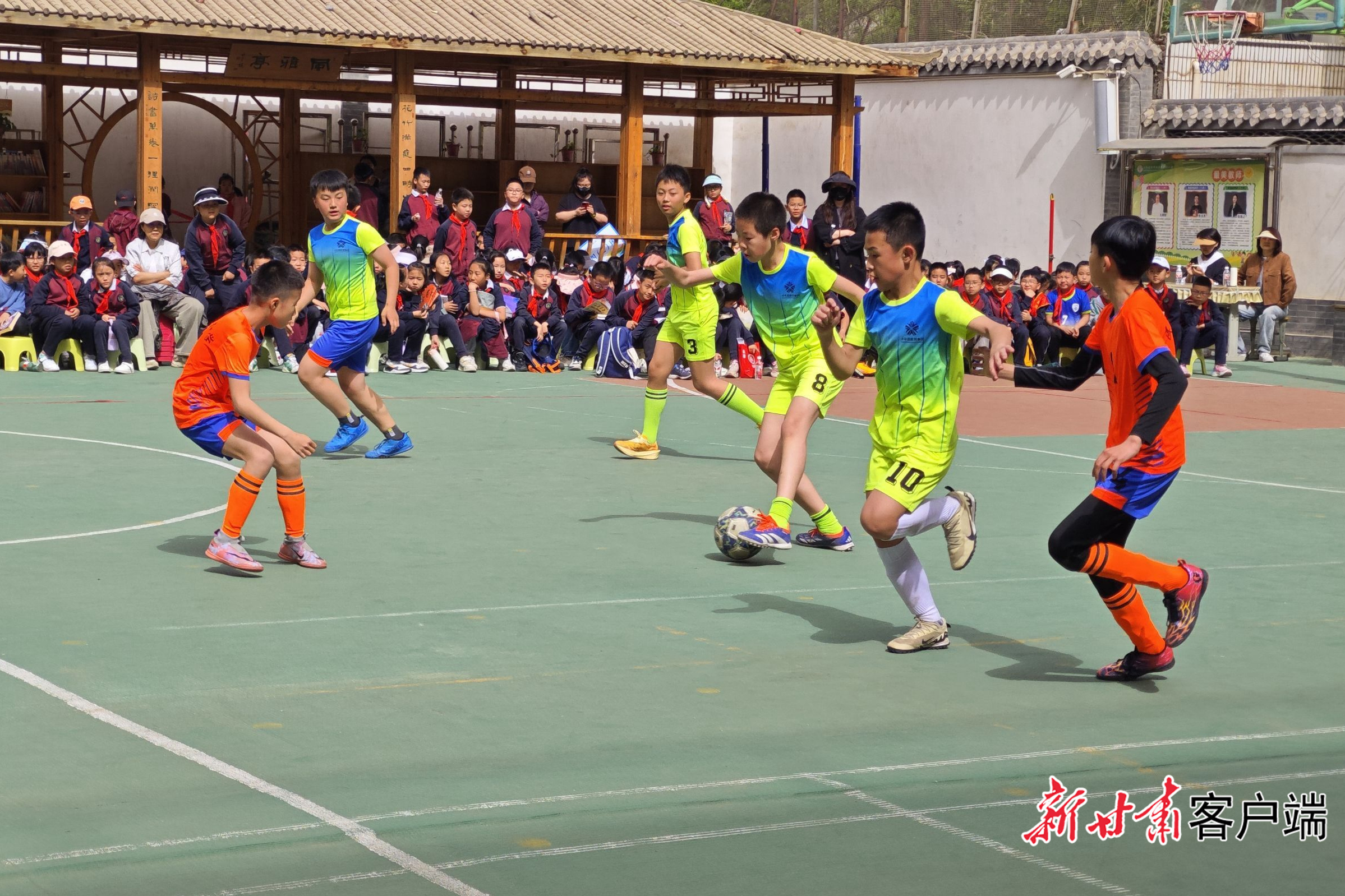 民勤街小学举办的校内足球比赛（资料图）